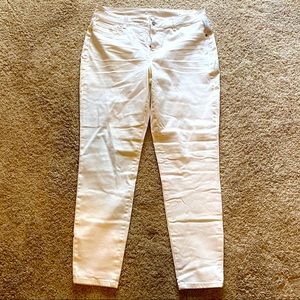 White Denim Jeggings Maurices SZ XL